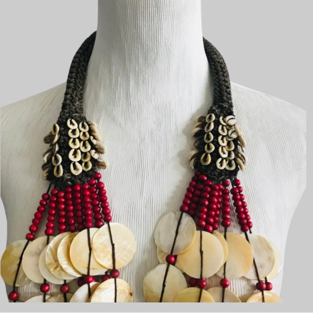 ‼️💥PRICE DROP ☄️ Handmade decorative necklaces with shells and wooden beads.
